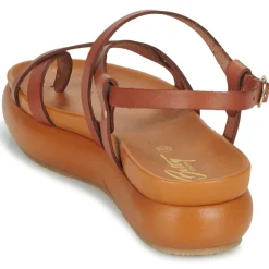 Betty London - AGNES Camel Online