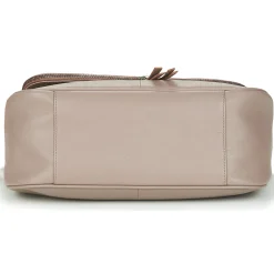 Betty London - EZIGALE