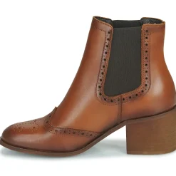 Betty London - LARISSA