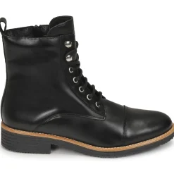 Betty London - MONNICA