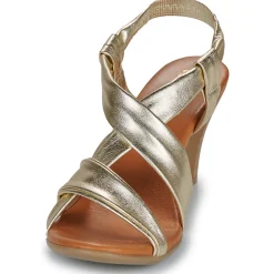 Betty London - POULOI