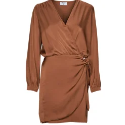 Betty London - SAVYNA