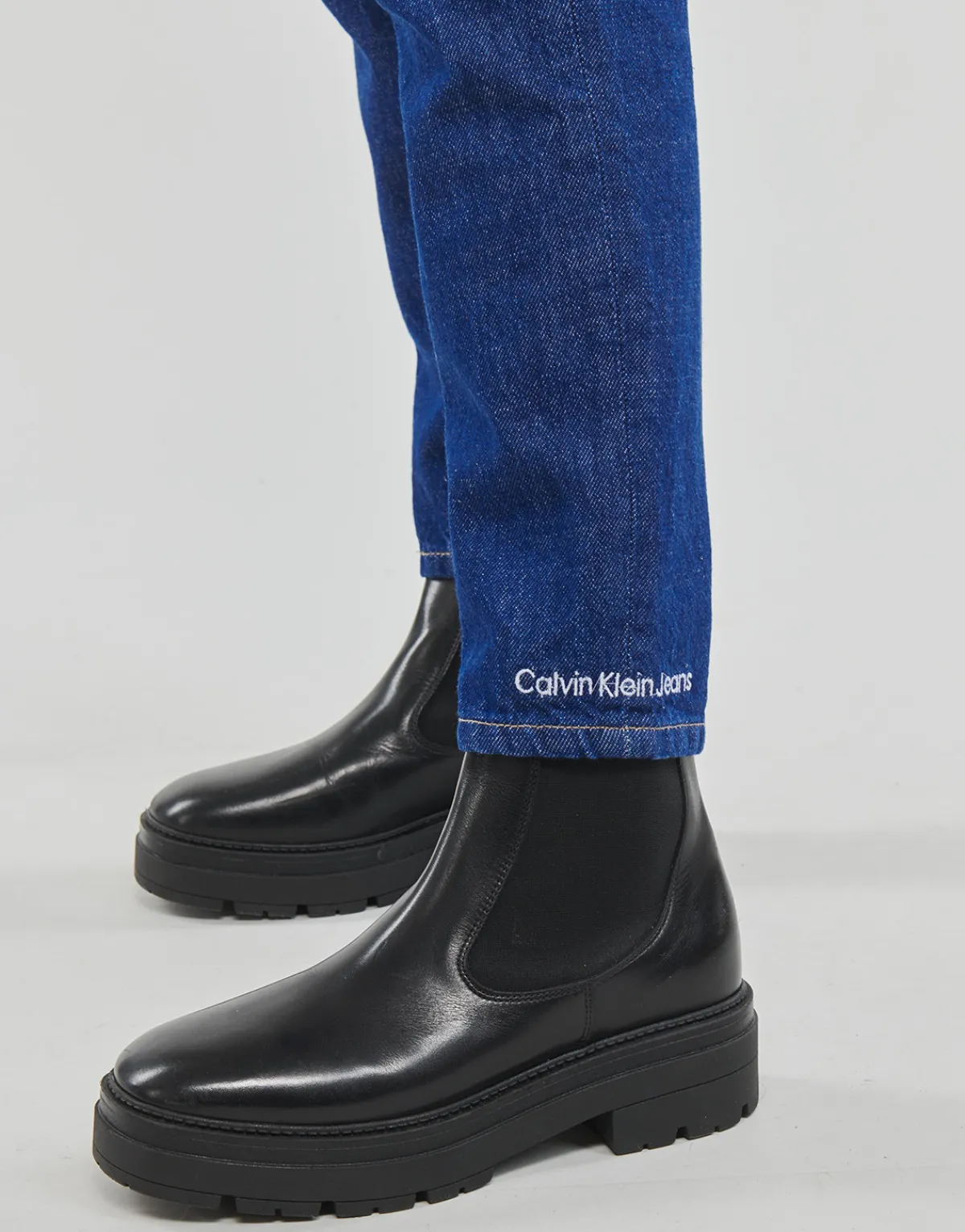 Calvin Klein Jeans - MOM JEAN