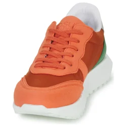 Casual Attitude - STRANI