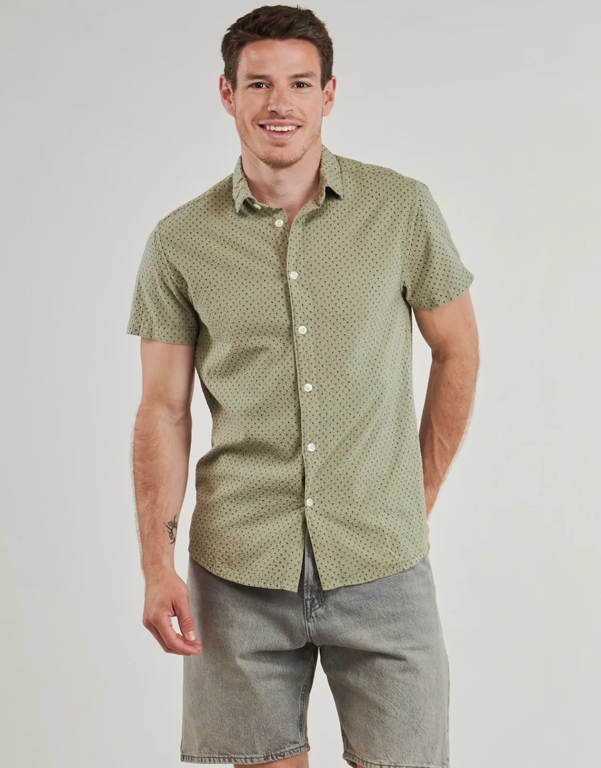 Deeluxe - PAGOS Kaki Clearance