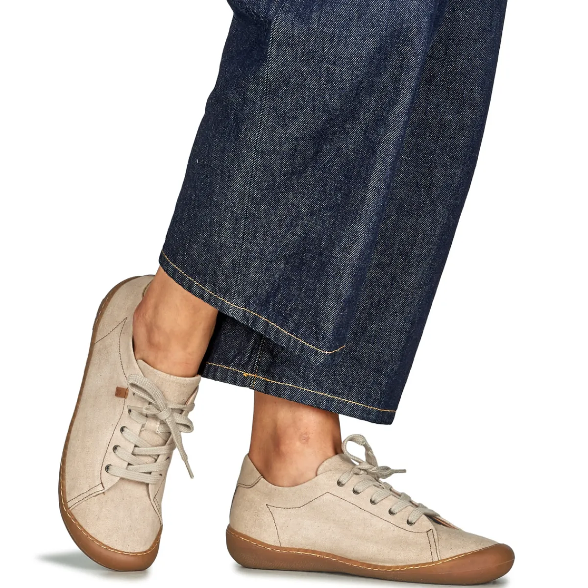 El Naturalista - PAWIKAN N5767T