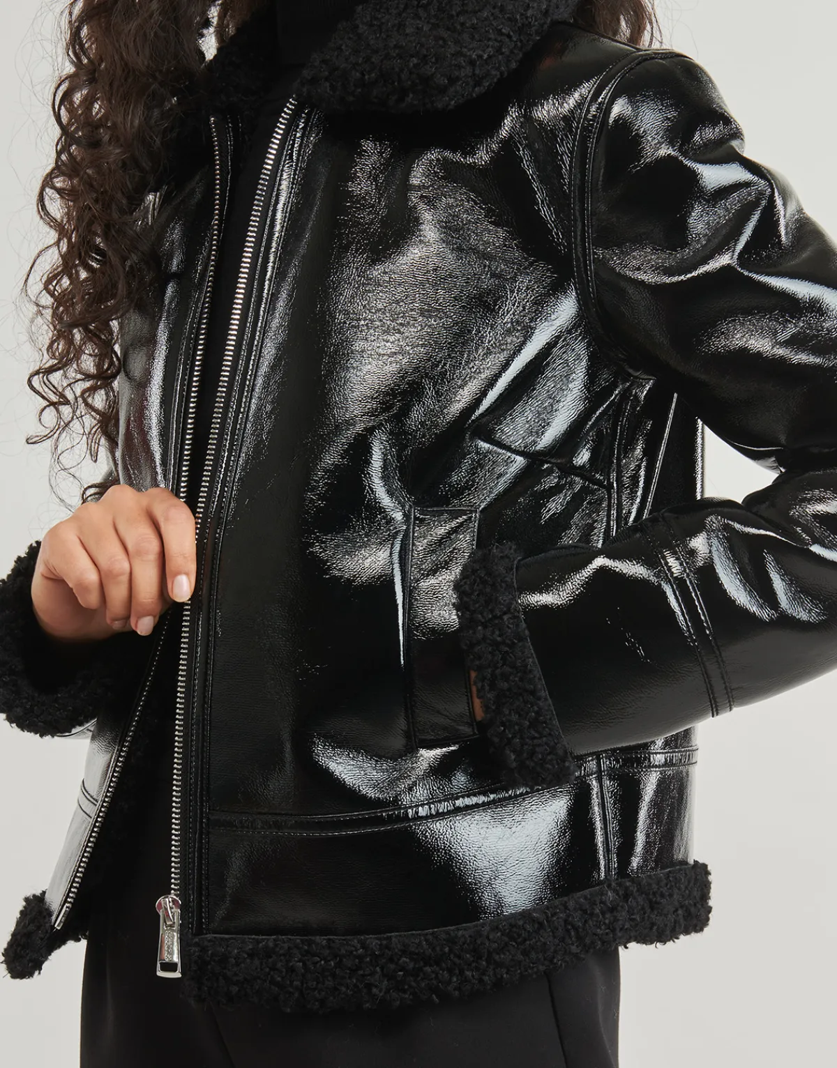 Sale Guess - LS ANDREA FAUX SHEARLING JKT Noir