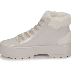 Melissa - FLUFFY SNEAKER AD