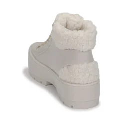 Melissa - FLUFFY SNEAKER AD