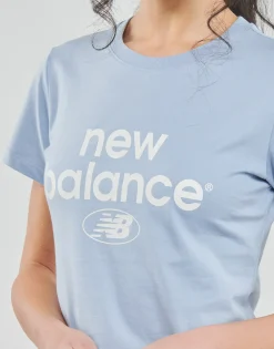 Best New Balance - ESSENTIALS GRAPHIC ATHLETIC FIT SHORT SLEEVE Bleu