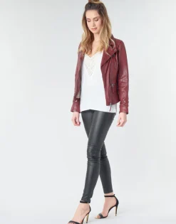 Oakwood - CAMERA Rouge New