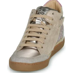 Shoo Pom - PLAY CONNECT