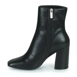 Hot Steve Madden - STREAMS Noir