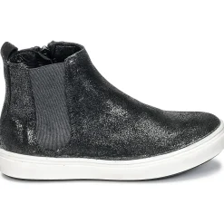 Young Elegant People - CLARITA