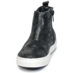 Young Elegant People - CLARITA