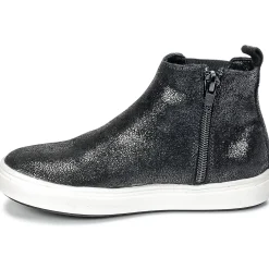 Young Elegant People - CLARITA