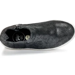 Young Elegant People - CLARITA